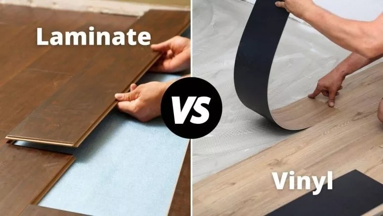 Laminat ve vinil zemin döşemesinin yan yana karşılaştırması, solda laminat levhaları yerleştiren ve sağda vinil levhaları döşeyen elleri gösteriyor.